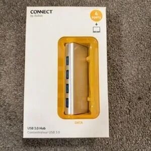 belkin USB 3.0 Hub in Silver with Blue Ports